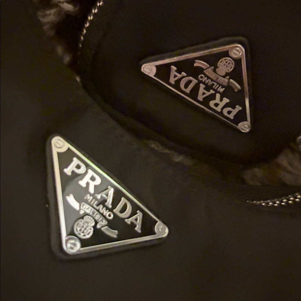 Prada logo Black Nylon Shoulder Bag with Accessories - Picture 9 of 12